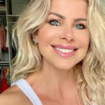 Karina Bacchi defende o direito de expor sua fé: 'Mais forte que a gente' (Foto: Instagram)