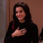 Quando se pensa em Courteney Cox, a icônica personagem Monica Geller, de Friends, é a primeira a vir à mente. (Foto: Divulgação)