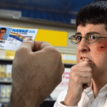 Um dos filmes adolescentes mais lembrados do cinema, "Superbad - É Hoje" foi lançado há quase 12 anos no Brasil e McLovin, a alcunha de Fogell (papel de Christopher Mintz-Plasse), é o ícone eternizado do filme. (Foto: Divulgação)