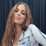 Anitta afirmou que as pessoas precisam mudar a maneira em pensam sobre Deus. (Foto: Instagram)