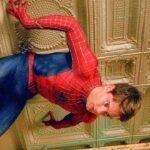 Homem-Aranha: Depois de ser picado por uma aranha geneticamente modificada em uma demonstração científica, o jovem nerd Peter Parker ganha superpoderes. Inicialmente, ele pretende usá-los para para ganhar dinheiro, adotando o nome de Homem-Aranha e se apresentando em lutas de exibição. Porém, ao presenciar o assassinando de seu tio Ben e sentir-se culpado, Peter decide não mais usar seus poderes para proveito próprio e sim para enfrentar o mal, tendo como seu primeiro grande desafio o psicótico Duende Verde. (Foto: Divulgação)