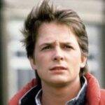 Em 2021, Michael J. Fox, que interpretou o personagem "McFly" em “De Volta Para o Futuro”, revelou sofrer de Mal de Parkinson. (Foto: Divulgação)