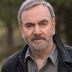 Em 2018, aos 77 anos, o cantor e compositor norte-americano Neil Diamond foi diagnosticado com mal de Parkinson. (Foto: Divulgação)