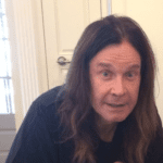 O cantor Ozzy Osbourne contou em 2020 que também tem a doença. (Foto: Instagram)