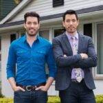 Os irmãos gêmeos idênticos Jonathan e Drew Scott são especialistas em obras e reformas de residências e transformam ambientes de casas das pessoas que se inscrevem. (Foto: divulgação)