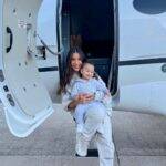 Cris adorou a viagem, e posou para fotos com a mãe. (Foto: Instagram)