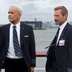 Sully - O Herói do Rio Hudson: Em 2009, o mundo ficou em estado de choque quando o Capitão Chesley "Sully" Sullenberger conseguiu pousar um avião em pane no rio Hudson. A manobra quase impossível salvou a vida dos 150 passageiros e alçou Sully à categoria de herói nacional. No entanto, nem mesmo a aclamação pública foi capaz de impedir uma investigação rigorosa sobre sua reputação e carreira. (Foto: Divulgação)