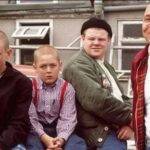 Isto é Inglaterra: Shaun perdeu o pai na Guerra das Malvinas. Ele é um garoto problemático, com dificuldade de relacionamento na escola, hostilizado pelos colegas, mas encontra consolo e acolhida em um grupo de skinheads. (Foto: Divulgação)