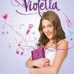 Martina Stoessel, deu vida a protagonista “Violetta”. A atriz tinha apenas 14 anos quando o primeiro episódio da série foi ao ar. (Foto: divulgação)