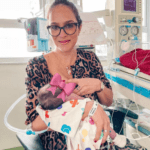 A recém-nascida Maria Guilhermina apresentou Anomalia de Ebstein, uma condição cardíaca rara, e precisou passar por uma cirurgia. (Foto: Instagram)