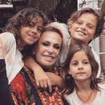 A apresentadora declarou todo o seu amor aos netos na web: “Que presente” (Foto: Instagram)