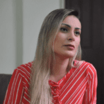 Por fim, Urach conta que, além de tudo, teve que arcar com o aluguel do apartamento que arrumou para os dois, pois ela assinou um contrato de três anos, além da barbearia. (Foto: Divulgação)