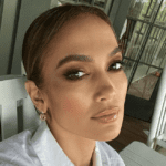 Jennifer Lopez relembrou um ataque de pânico que teve aos 20 anos de idade: "Completamente congelada” (Foto: Instagram)