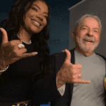 Ludmilla: Em meio às falhas técnicas no som da "Virada Cultural" deste ano de 2022, 'Lud' aproveitou o momento e pediu para a plateia para fazer o "L" de Lula (PT). (Foto: Instagram)