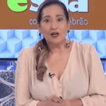 Após a matéria ir ao ar, Sonia saiu em defesa da ex-BBB21 e contra seus próprios colegas de trabalho, dando a entender que ela achou as falas machistas. (Foto: Divulgação/RedeTV!)