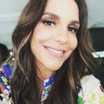 A assessoria de Ivete confirmou a ‘Quem’ que a lesão foi causada durante um passeio de esqui. (Foto: Instagram)