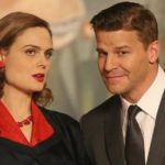 A série mostra o dia-a-dia da antropologista forense Dra. Temperance “Bones” Brennan e do agente especial Seeley Booth, que trabalham investigando crimes que envolvem restos mortais no FBI. Como plano de fundo, a série procura explorar as relações entre os personagens. (Foto: Divulgação)