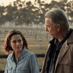 Correr Por Um Sonho: Filha mais nova de uma família de dez, Michelle é criada apenas pelo pai, Paddy (Sam Neill). Deixa a escola aos 15 anos para se tornar jockey e depois de algumas dificuldades iniciais, consegue afirmar-se, mas uma tragédia familiar – a que se segue uma queda de cavalo quase fatal –põe fim ao seu sonho. (Foto: Divulgação)