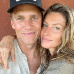 De acordo com fontes, Gisele está muito chateada com o fato de Tom ter encerrado sua aposentadoria e voltar a jogar futebol americano. Aparentemente os dois tinham combinado em se dedicar a família. A modelo foi flagrada sem aliança em uma academia na Flórida (Foto: Instagram)