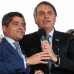 O Presidente Jair Bolsonaro e o Prefeito de Salvador, ACM Neto, durante cerimônia de inauguração do Aeroporto Glauber Rocha, em Vitória da Conquista (BA). (Foto: Alan Santos / PR)