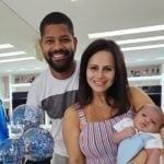 Viviane Araújo deixou os corações dos fãs quentinhos ao compartilhar um registro com o filho, Joaquim, nesta sexta-feira (21). (Foto: Instagram)