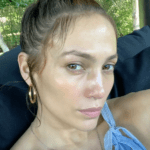 Jennifer Lopez teve que lutar duro para realizar os seus sonhos. A mãe não aceitava a ideia de que a filha quisesse ser uma dançarina. (Foto: Instagram)