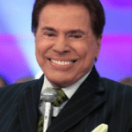 Apesar de ser considerado um dos maiores comunicadores do Brasil, o apresentador Silvio Santos costuma perder a linha com seus comentários em tons de “piadas”. (Foto: Divulgação/SBT)