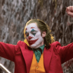 Coringa: Coringa é o vilão que conquista o público com o seu humor ácido, idenpendente de quem quer que esteja o interpretando. Mas é inegável que o ator Joaquin Phoenix adicionou muitas pitadas de loucura no filme que fez em 2019. (Foto: Divulgação)