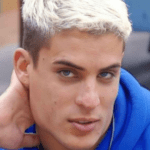 A pessoa em questão é a mulh3r com quem o jovem foi flagrado traindo seu suposto ex-affair, o empresário Rodrigo Branco. (Foto: Divulgação/RecordTV)