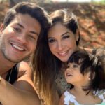 Arthur Aguiar usou o Instagram para declarar sua admiração por Maíra Cardi nesta segunda-feira (24/10). (Foto: Instagram)