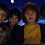 Stranger Things: Um grupo de amigos se envolve em uma série de eventos sobrenaturais na cidade de Hawkins. Eles enfrentam criaturas monstruosas, agências secretas do governo e se aventuram em dimensões paralelas. (Foto: Divulgação)