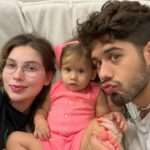 Em seu perfil no Instagram, a youtuber publicou uma sequência de fotos com o cantor e a filha do casal, Maria Alice, e mostrou sua gratidão pela família. (Foto: Instagram)