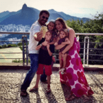 Os atores estão juntos desde 2001 e são pais de três filhos: Gael, de 15 anos, Cora, de 12, e Pilar, de 8. (Foto: Instagram)