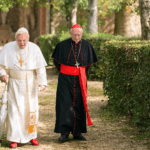 Provando que Brasil e Argentina podem ter mais em comum do que se pode imaginar, o longa "Dois Papas", que narra a história dos Papas Francisco e Bento XVI, numa mistura de ficção e realidade, foi dirigido pelo cineasta brasileiro Fernando Meirelles. (Foto: Divulgação)