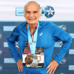 O doutor e escritor de 79 anos recentemente conquistou a "Six Star Medal", uma honraria por ter completado as seis maratonas mais cobiçadas do mundo! (Foto: Instagram)