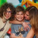 Em entrevista à revista Quem, Luciana Gimenez contou como é sua relação com os filhos Lucas Jagger, 23, e Lorenzo, 11. (Foto: Instagram)