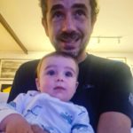 “Já tô há quase 20 dias fora de casa… O Leon tem só 9 meses, e pode parecer ridículo, mas a gente fica na dúvida se ele vai lembrar/reconhecer… Sei lá... depois de tanto tempo... Quando a Rafa me mandou esse vídeo, deu um alívio e um aperto no coração ao mesmo tempo”, começou ele na legenda. (Foto: Instagram)