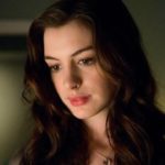 Anne Hathaway é outra famosa que completou 40 anos em 2022 (Foto: Divulgação)