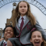 Matilda: O Musical - Matilda, uma garota extraordinária armada com uma mente afiada e uma imaginação vívida, ousa se posicionar contra seus pais opressores e a diretora de sua escola para mudar sua vida. (Foto: Divulgação)