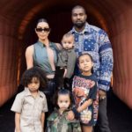 Além da família cheia de polêmicas, Kim Kardashin e Kanye West têm filhos com nomes curiosos: North West, de 9 anos, Saint West, de 6, Chicago West, de 4 e Psalm West, de 3. (Foto: Instagram)