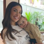 Bianca Andrade encantou os fãs ao publicar fotos combinando um look em couro preto com o filho, Cris (Foto: Instagram)