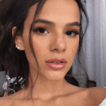 Bruna Marquezine assumiu, em uma entrevista, ter mania de limpeza: "Sou a louca do lencinho umedecido. Eu sempre ando com um e limpo qualquer coisa com lencinho umedecido", disse. (Foto: Instagram)