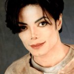 Recentemente, no Twitter, hackers afirmaram que Michael Jackson, morto em 2009, na verdade está vivo, mas “desacordado” em uma espécie de câmara frigorífica. (Foto: Divulgação/Pinterest)