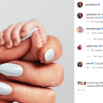 A herdeira de uma rede de hotéis encantou a web ao publicar uma foto segurando a mãozinha do pequeno. (Foto: Instagram)