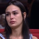 Nesta terça-feira (28), Larissa seguiu expondo para Fred Nicácio tudo o que havia dito durante o Jogo da Discórdia de ontem (27) a respeito de atitudes de Key Alves e de Gustavo na casa do "Big Brother Brasil 23". (Foto: Globoplay)