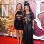 Karina Sato e Dona Kika (Foto: Leca Novo)