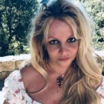 "Então, pessoal, só quero que saibam que se eu desligar meu Instagram, não liguem para a polícia", diz Britney no vídeo. (Foto: Divulgação)