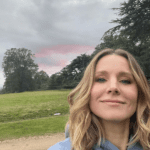 A atriz e cantora americana Kristen Bell diz que suas imersões são “brutais”, mas mentalmente inspiradoras. (Foto: Instagram)