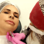 Em 2017, Solange Gomes emendou uma aplicação de botox com a lipoaspiração de papada. (Foto: Instagram)