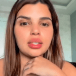 Em vídeo, a filha de Helinho acusou a modelo de protagonizar um escândalo nos bastidores, antes de a agremiação desfilar na Marquês de Sapucaí, no último sábado (18/02). (Foto: Instagram)